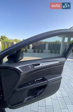 Седан Ford Fusion 2016 в 