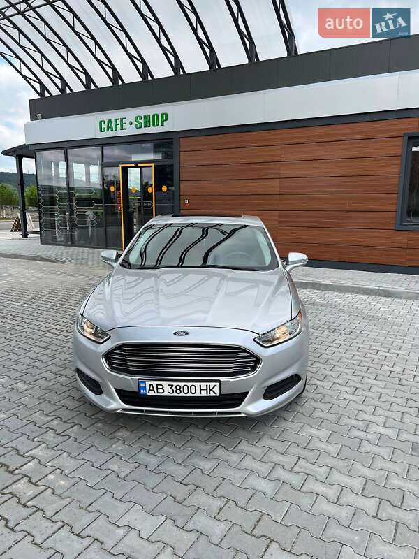 Седан Ford Fusion 2015 в 