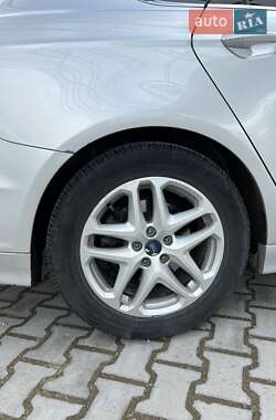 Седан Ford Fusion 2015 в 