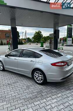 Седан Ford Fusion 2015 в 