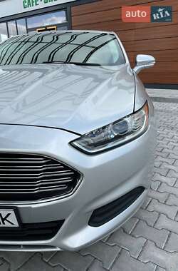 Седан Ford Fusion 2015 в 