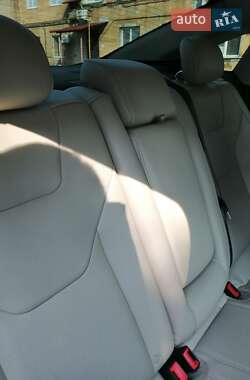 Седан Ford Fusion 2013 в 