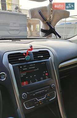 Седан Ford Fusion 2016 в 
