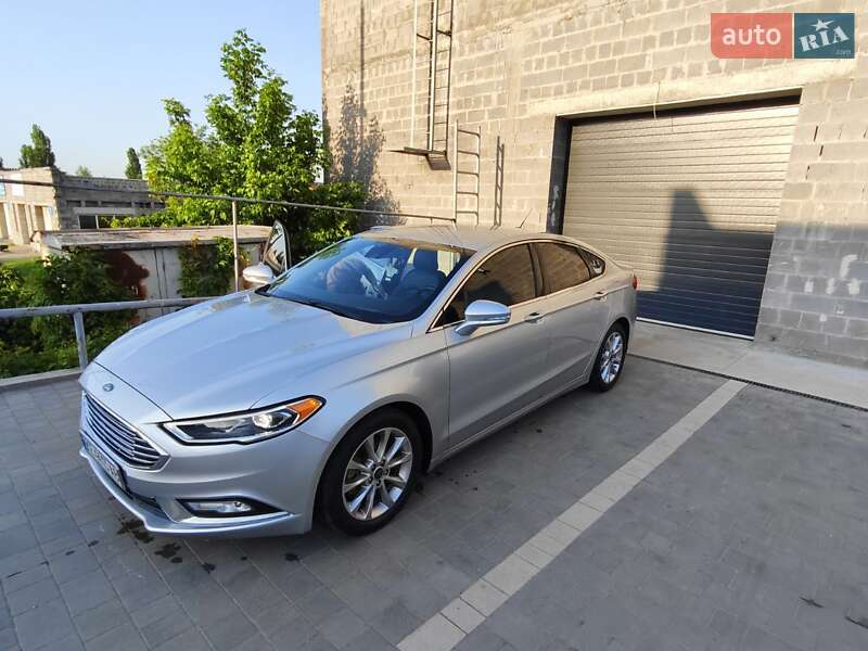 Седан Ford Fusion 2016 в 
