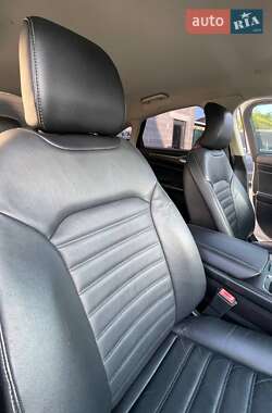 Седан Ford Fusion 2016 в 
