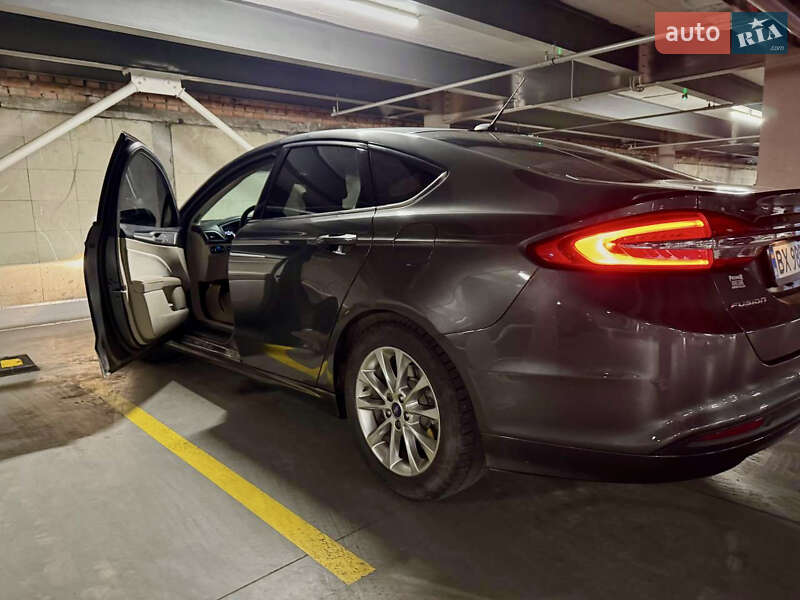 Седан Ford Fusion 2016 в Шепетівці