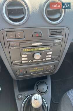 Хэтчбек Ford Fusion 2010 в 