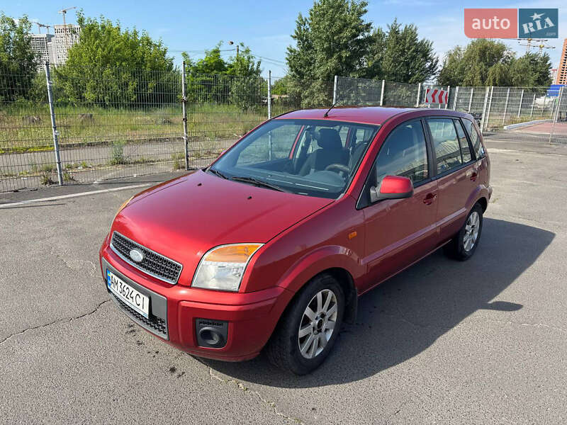 Хэтчбек Ford Fusion 2010 в 