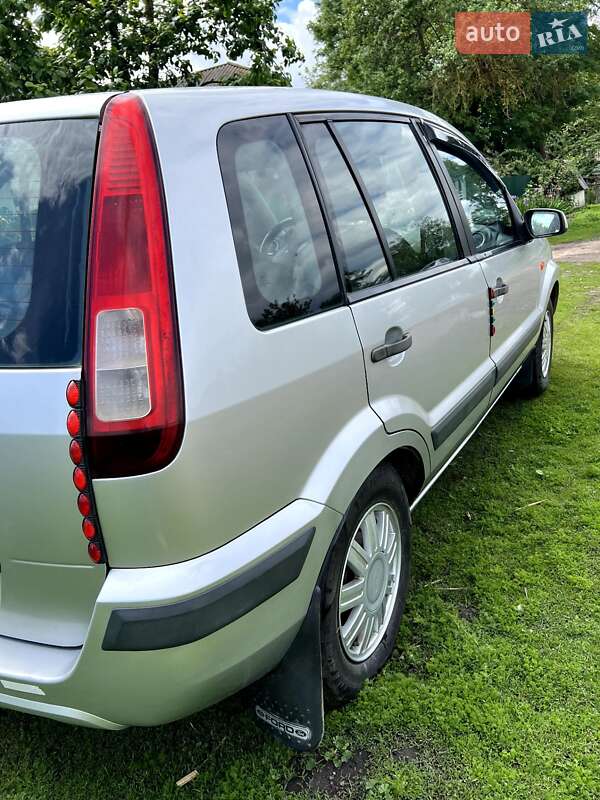 Хэтчбек Ford Fusion 2006 в Старой Синяве