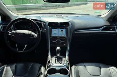 Седан Ford Fusion 2016 в 