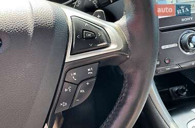 Седан Ford Fusion 2016 в 