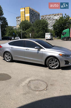 Седан Ford Fusion 2019 в 