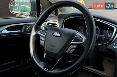 Седан Ford Fusion 2017 в 