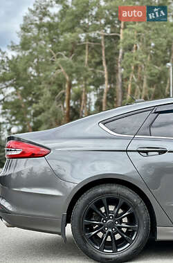 Седан Ford Fusion 2016 в 