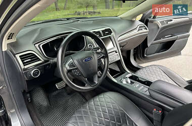 Седан Ford Fusion 2016 в 