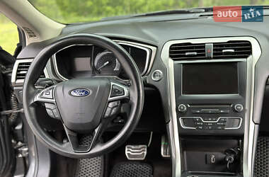 Седан Ford Fusion 2016 в 