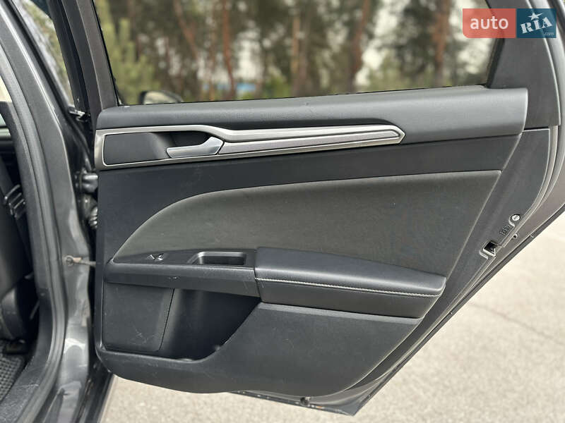 Седан Ford Fusion 2016 в Києві