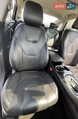 Седан Ford Fusion 2013 в 