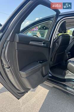 Седан Ford Fusion 2013 в 