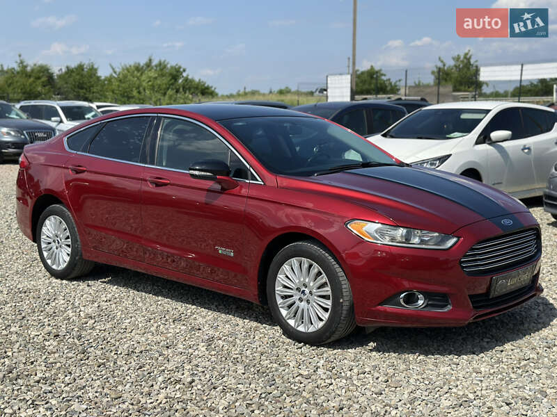 Седан Ford Fusion 2016 в 