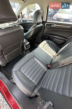 Седан Ford Fusion 2016 в 