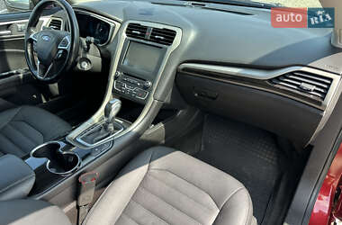 Седан Ford Fusion 2016 в 