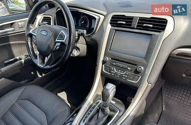 Седан Ford Fusion 2016 в 