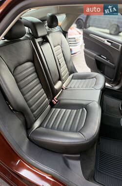 Седан Ford Fusion 2015 в 