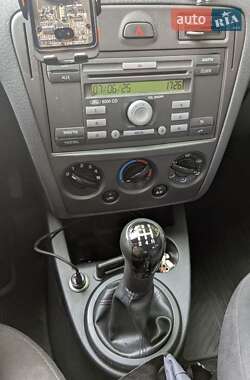Хэтчбек Ford Fusion 2008 в 