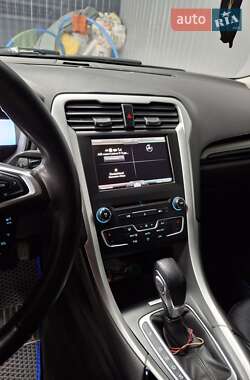 Седан Ford Fusion 2016 в 