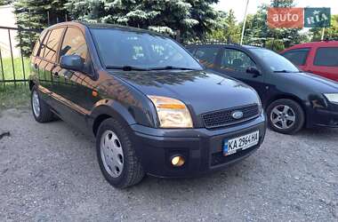 Хэтчбек Ford Fusion 2010 в 