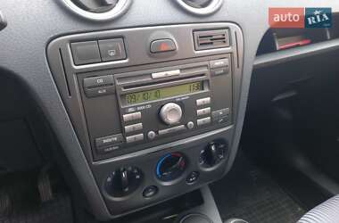 Хэтчбек Ford Fusion 2010 в 