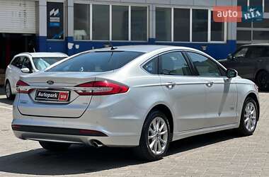 Седан Ford Fusion 2017 в 