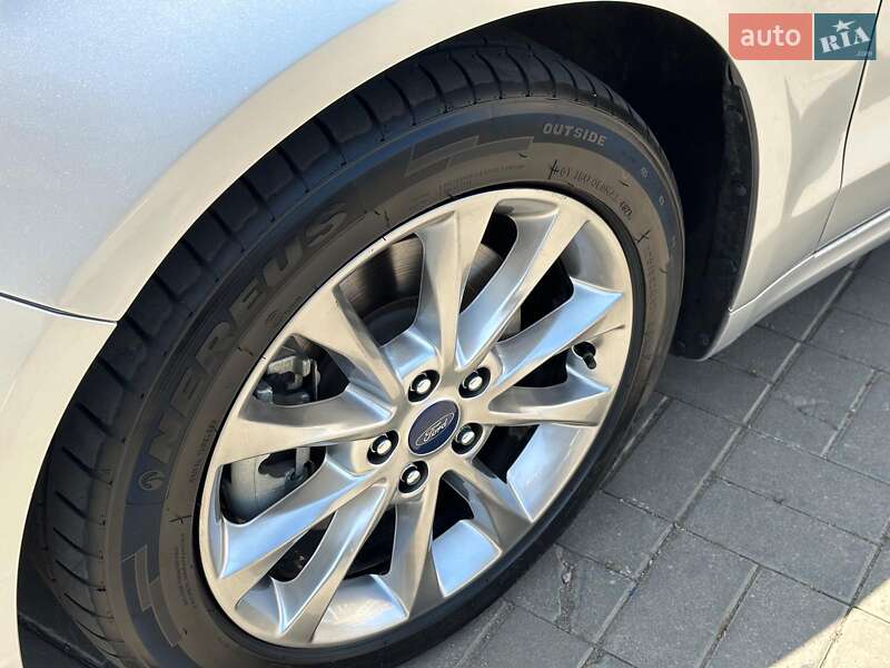 Седан Ford Fusion 2017 в Одесі