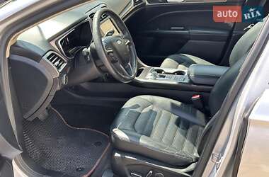 Седан Ford Fusion 2017 в 
