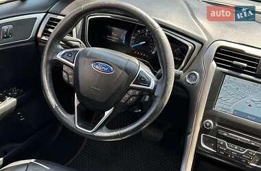 Седан Ford Fusion 2017 в 