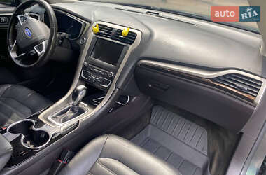 Седан Ford Fusion 2015 в 