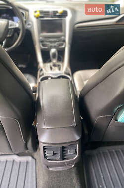 Седан Ford Fusion 2015 в 