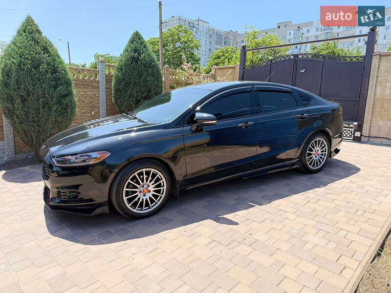 Седан Ford Fusion 2013 в 