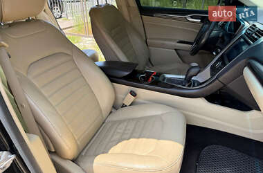 Седан Ford Fusion 2013 в 