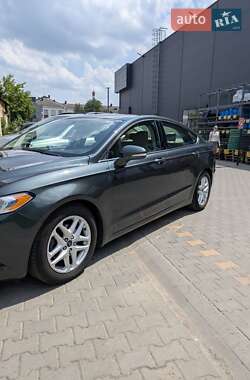 Седан Ford Fusion 2014 в 