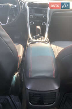 Седан Ford Fusion 2013 в 