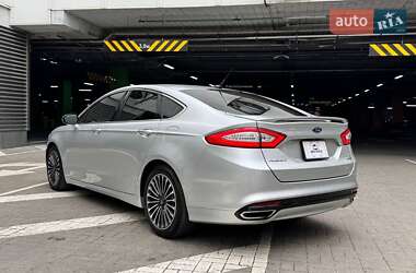 Седан Ford Fusion 2015 в 