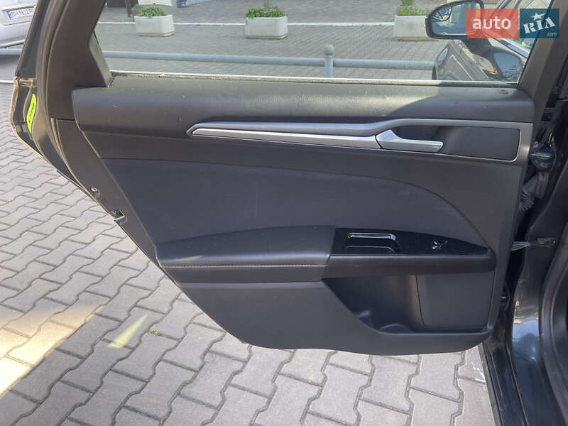 Седан Ford Fusion 2014 в Одесі