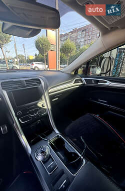 Седан Ford Fusion 2019 в 