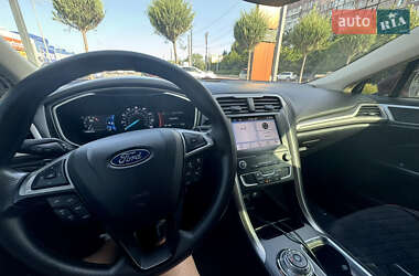 Седан Ford Fusion 2019 в 
