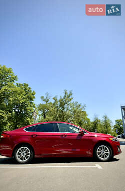 Седан Ford Fusion 2019 в 