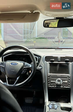 Седан Ford Fusion 2019 в 