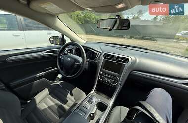 Седан Ford Fusion 2017 в 
