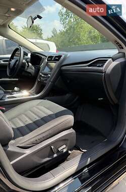 Седан Ford Fusion 2017 в 
